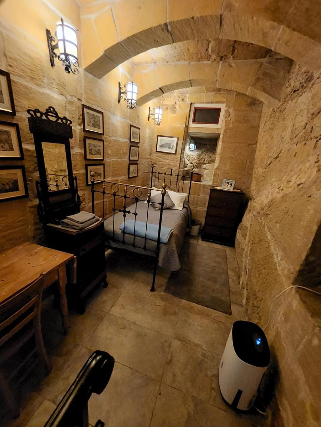 Cozy Corner House In Valletta - Authentic! Экстерьер фото